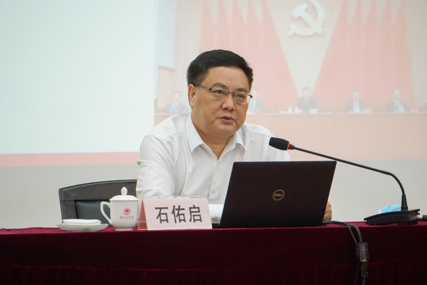 石佑启校长主讲.jpg